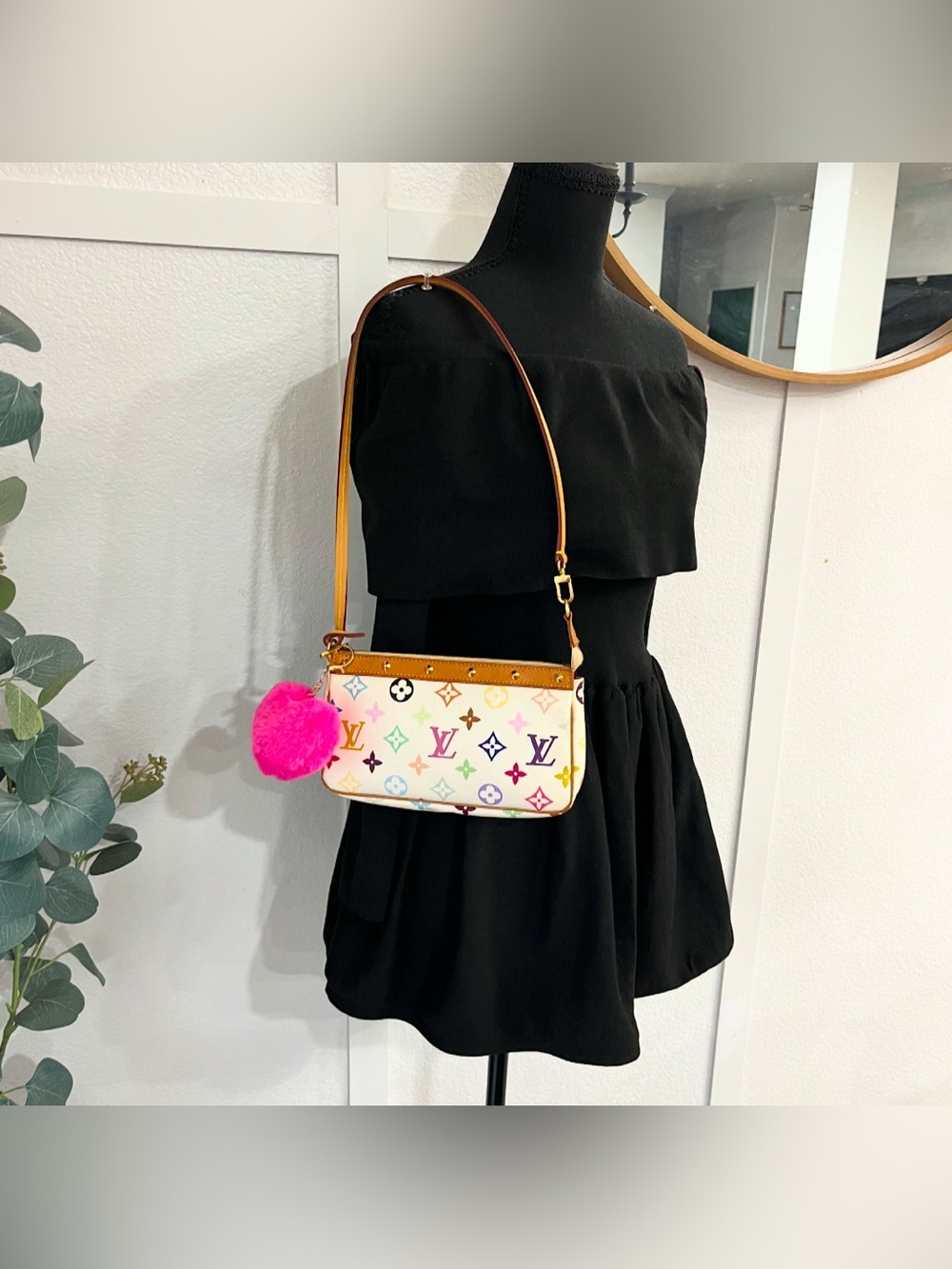Louis Vuitton - Picture 14 of 16